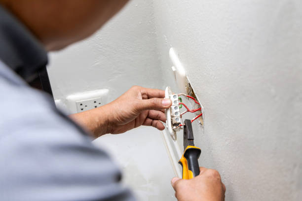 Best Licensed Electrician  in Marengo, IA